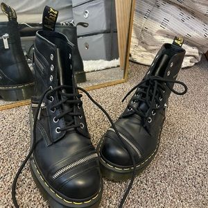 Exclusive 1460 BEX ZIP LEATHER DR. MARTENS Boots (never worn)